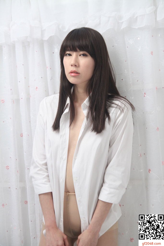 長髮女子 不畏寒冷 大尺度私拍