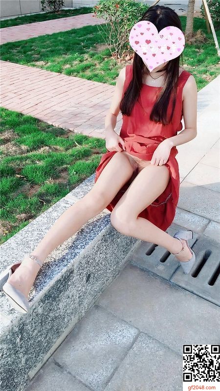幼師情人真矯情，去哪兒都要我拍紅衣裳