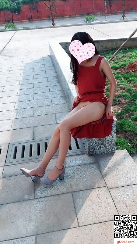幼師情人真矯情，去哪兒都要我拍紅衣裳