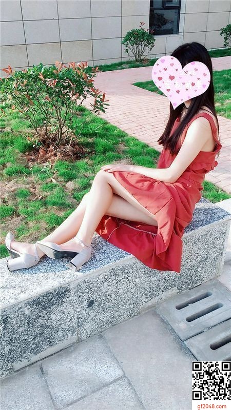 幼師情人真矯情，去哪兒都要我拍紅衣裳
