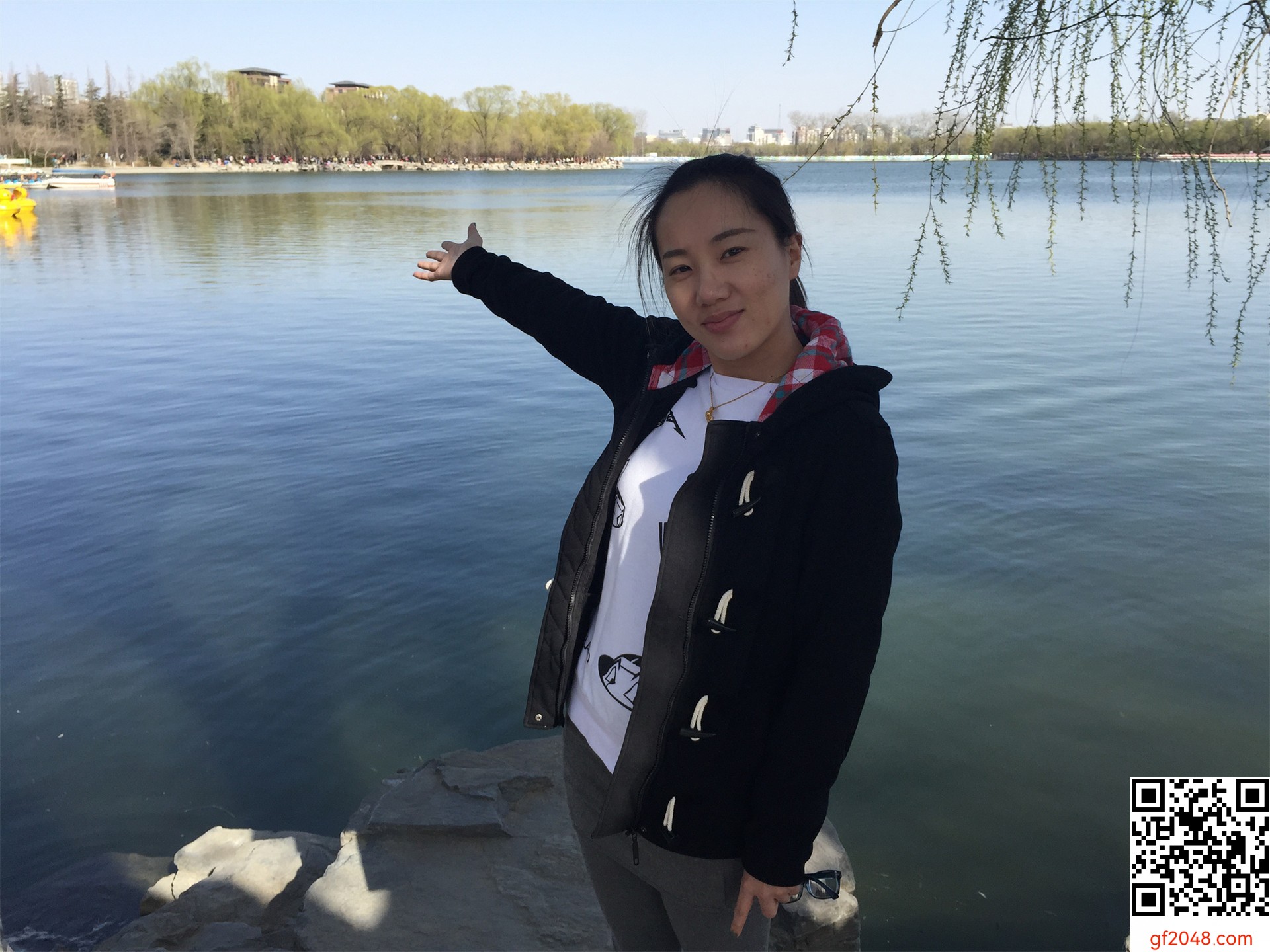 我老婆劉珊，剃了毛再掰開看，很漂亮