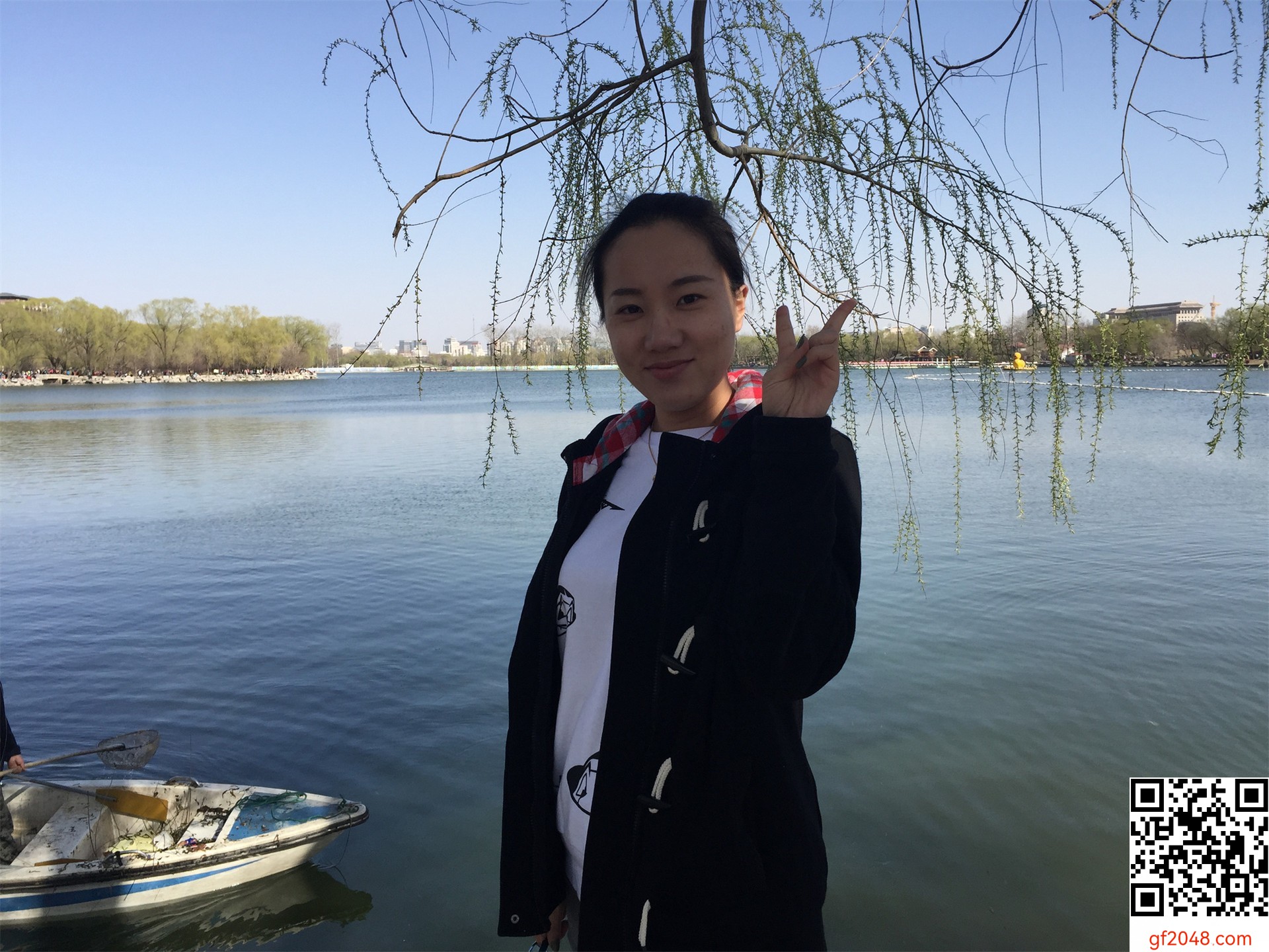 我老婆劉珊，剃了毛再掰開看，很漂亮