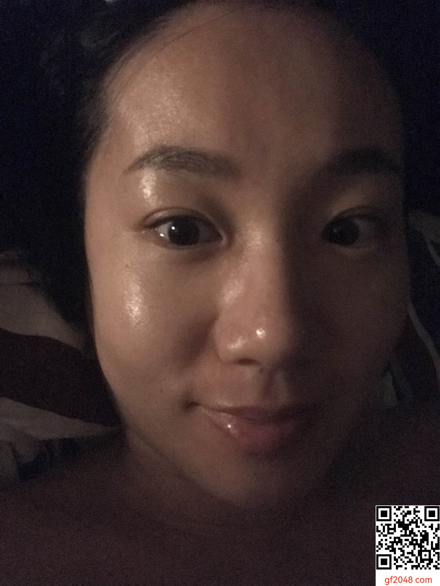 我老婆劉珊，剃了毛再掰開看，很漂亮
