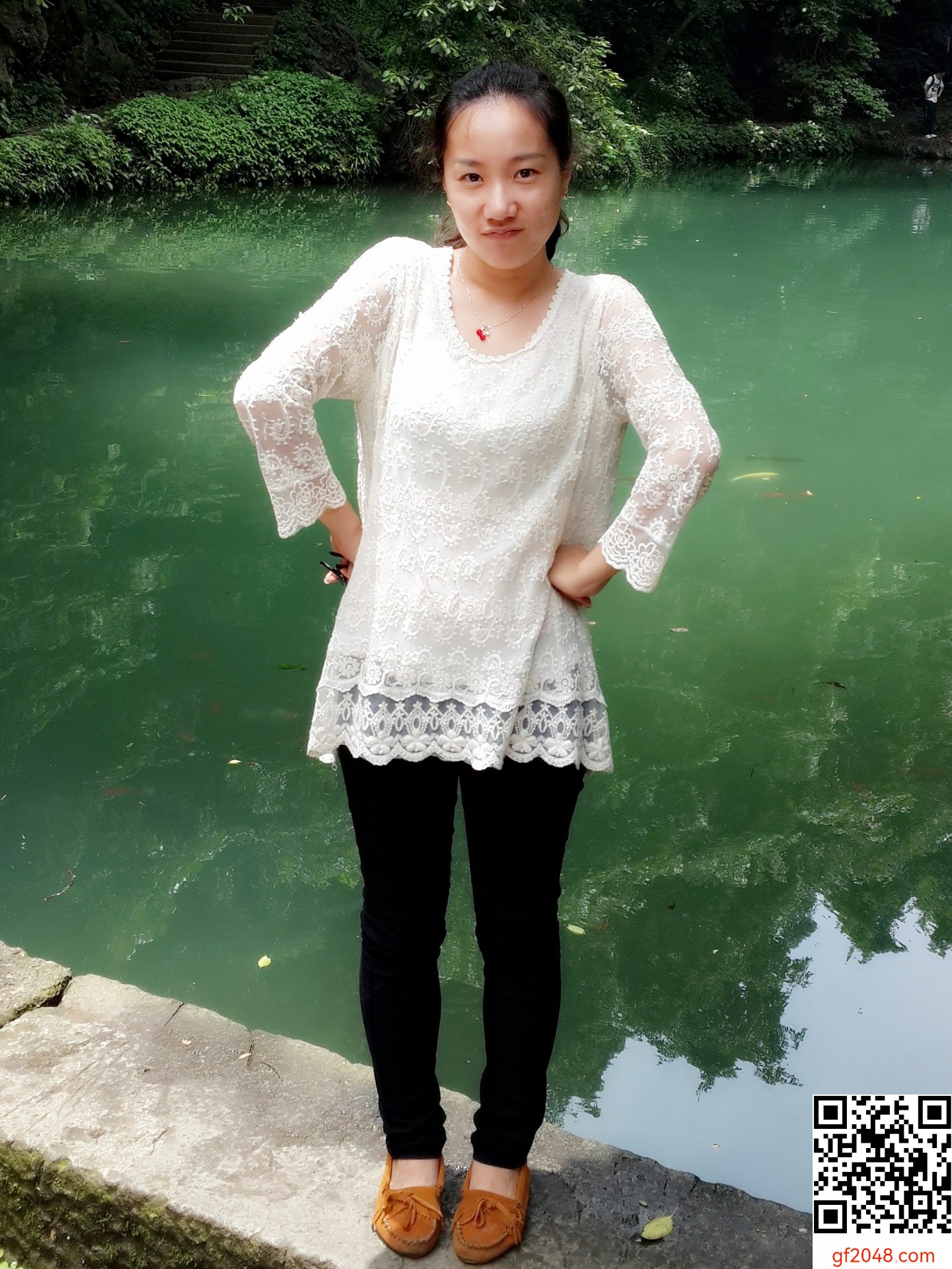 我老婆劉珊，剃了毛再掰開看，很漂亮