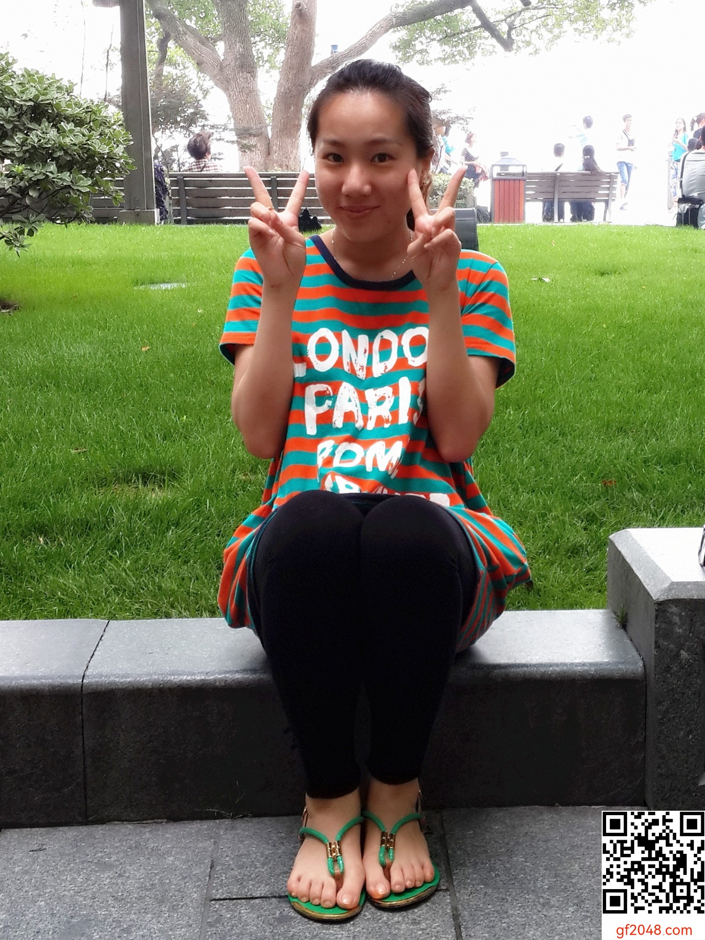 我老婆劉珊，剃了毛再掰開看，很漂亮