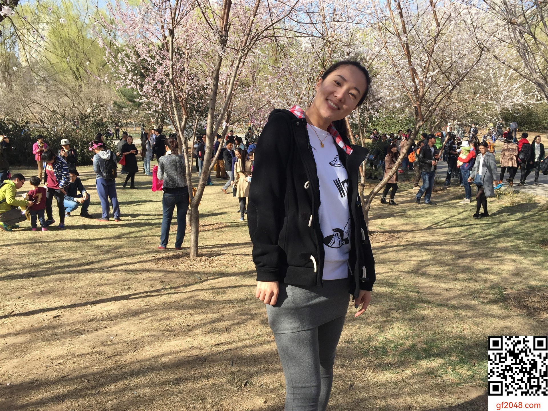 我老婆劉珊，剃了毛再掰開看，很漂亮