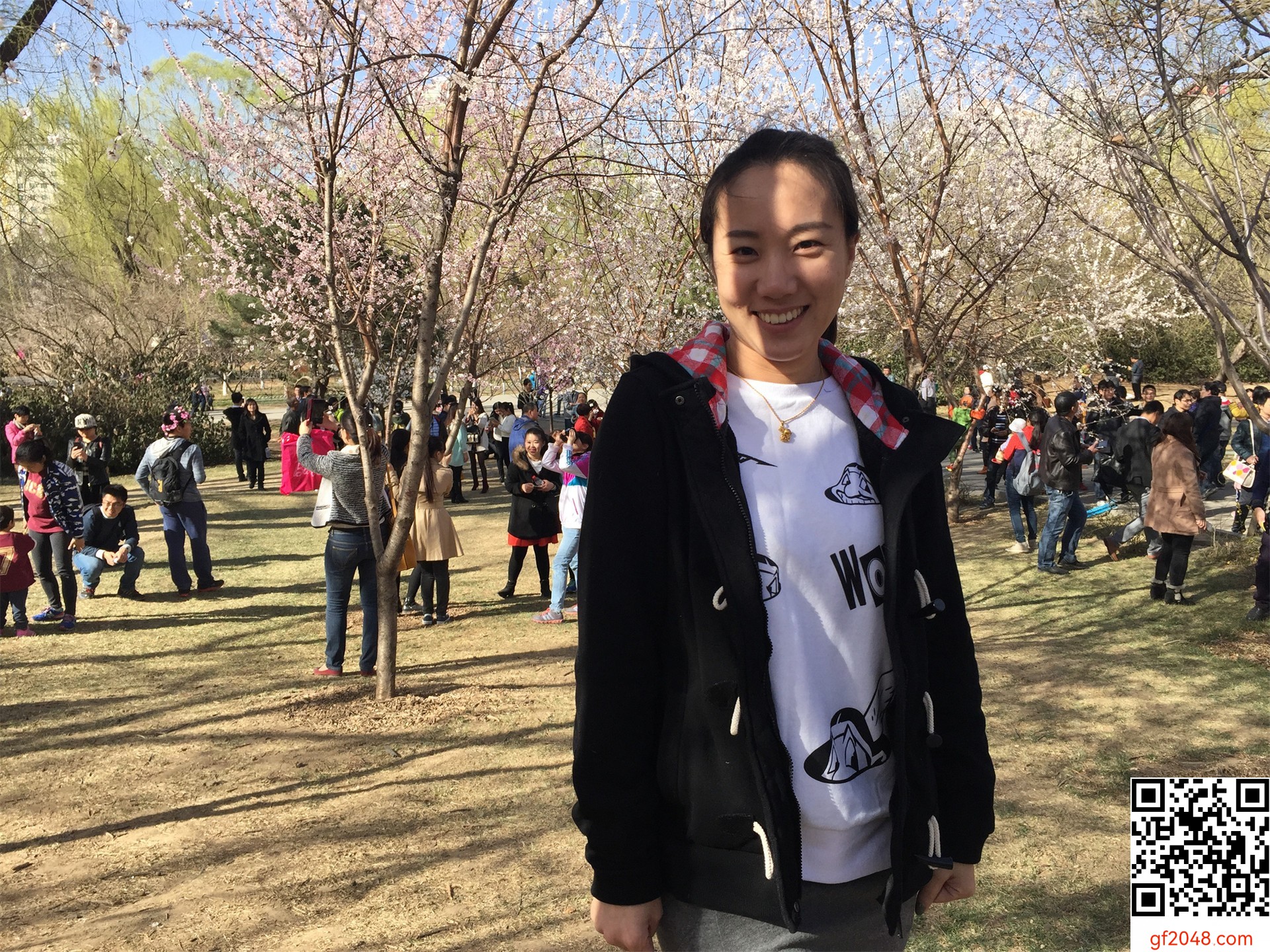 我老婆劉珊，剃了毛再掰開看，很漂亮