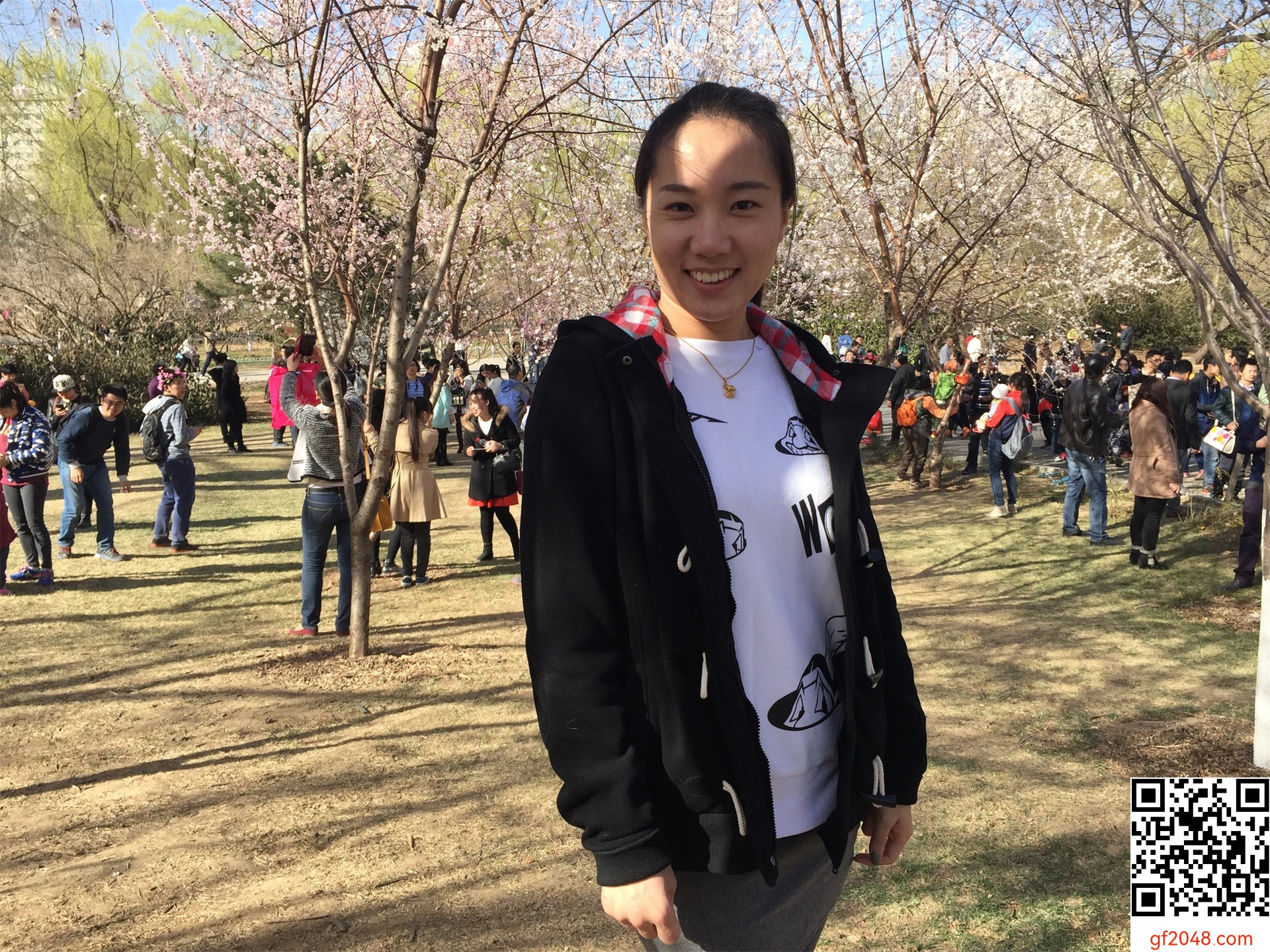 我老婆劉珊，剃了毛再掰開看，很漂亮