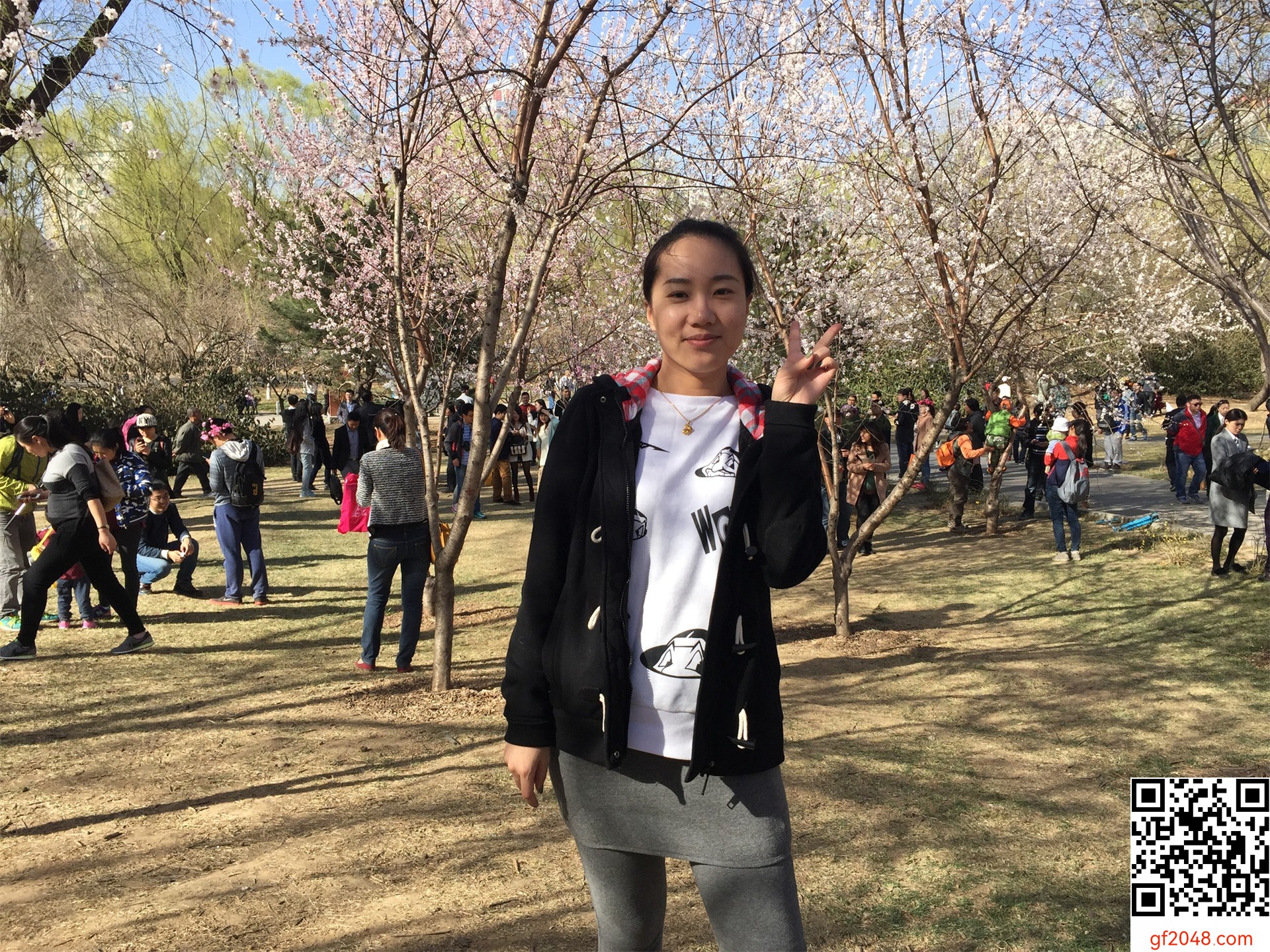 我老婆劉珊，剃了毛再掰開看，很漂亮