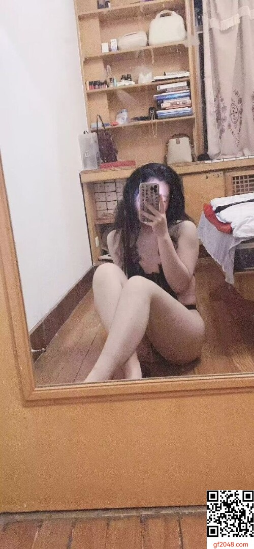 長腿白到發光，絲襪美腿好身材