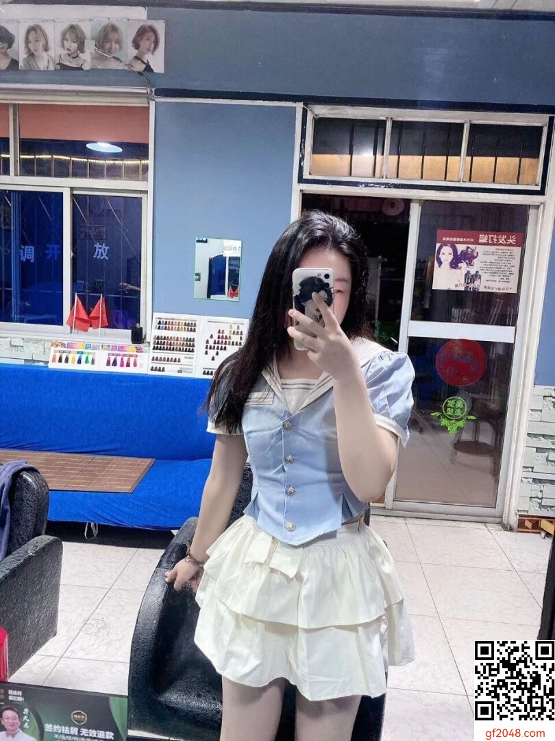 長腿白到發光，絲襪美腿好身材