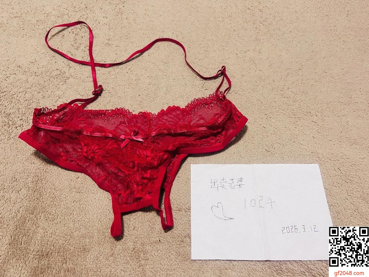 [原创][出卖老婆]淫妻说：前后两根一起插才舒服，只可惜后面是一根假的[18P+4GIF]
