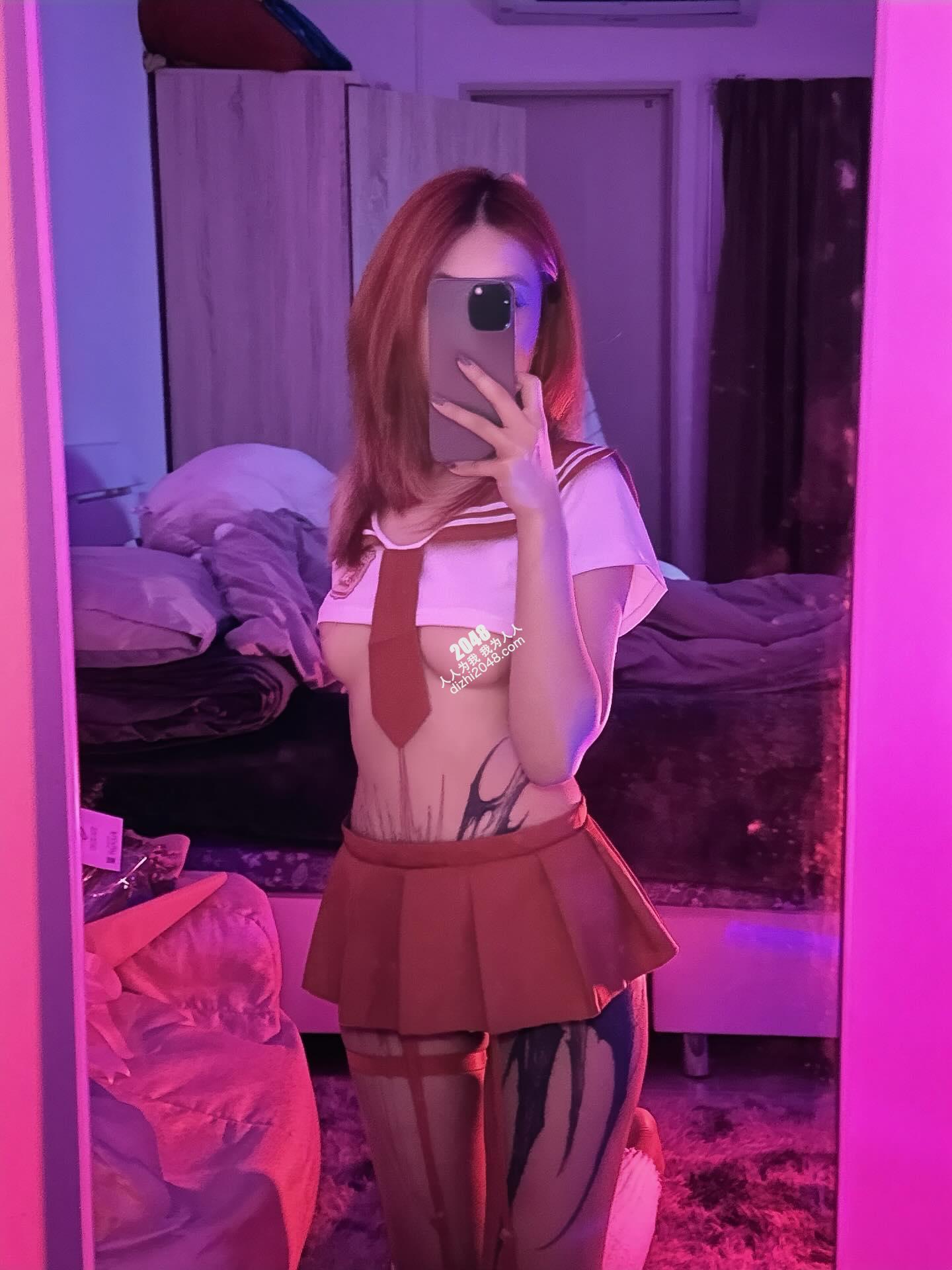 红发小母狗的自拍【15P】