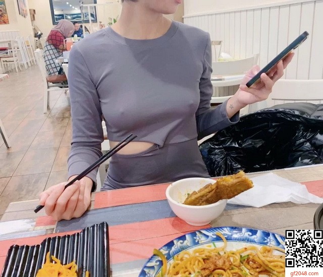 半裸乱窜[14P]
