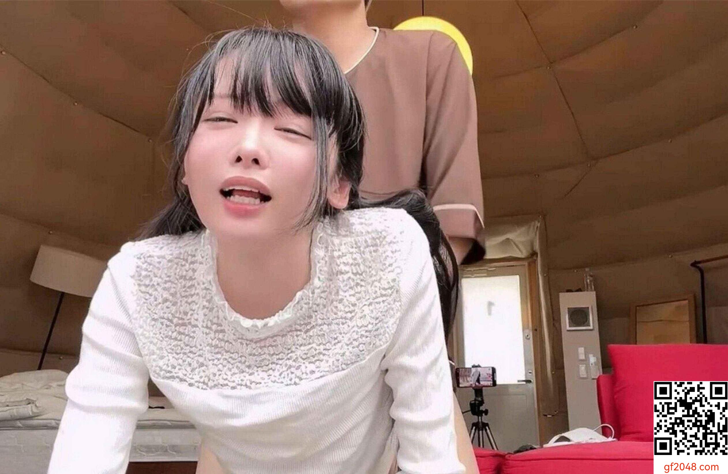 小骚逼喜欢户外野战[17P]