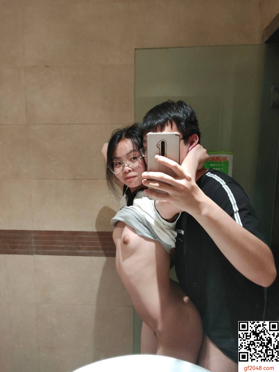 女大学生遭男友流出自拍[11P]