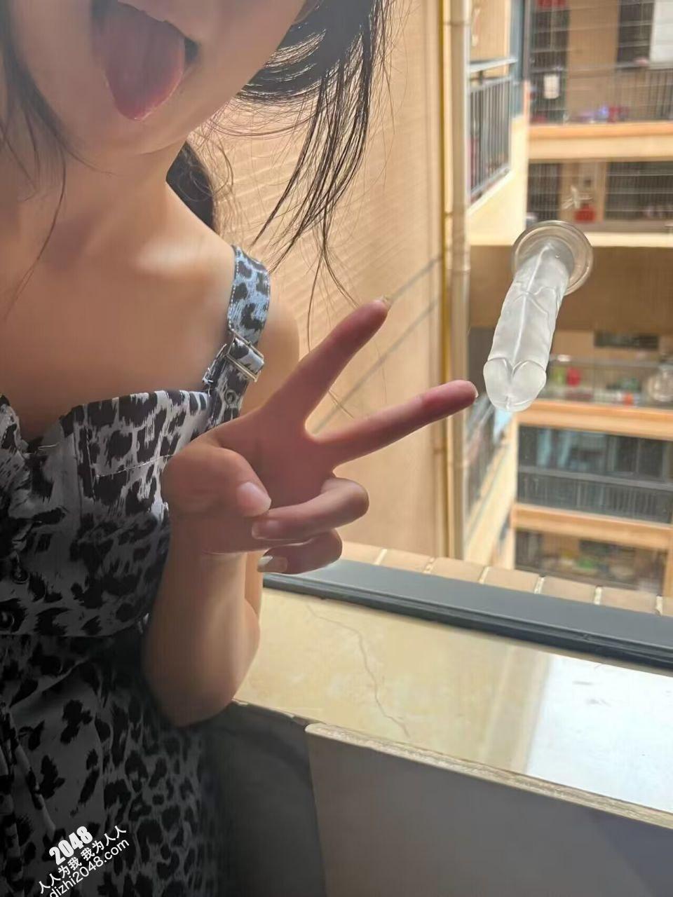 调教了半个月的02大学生 ，非常骚喜欢拍裸照[30P]