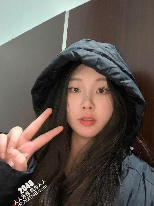 完美蜜桃臀嫩鲍母狗户外道具自慰插出白浆 无套后入骑乘小穴超紧致反差骚逼[25P]