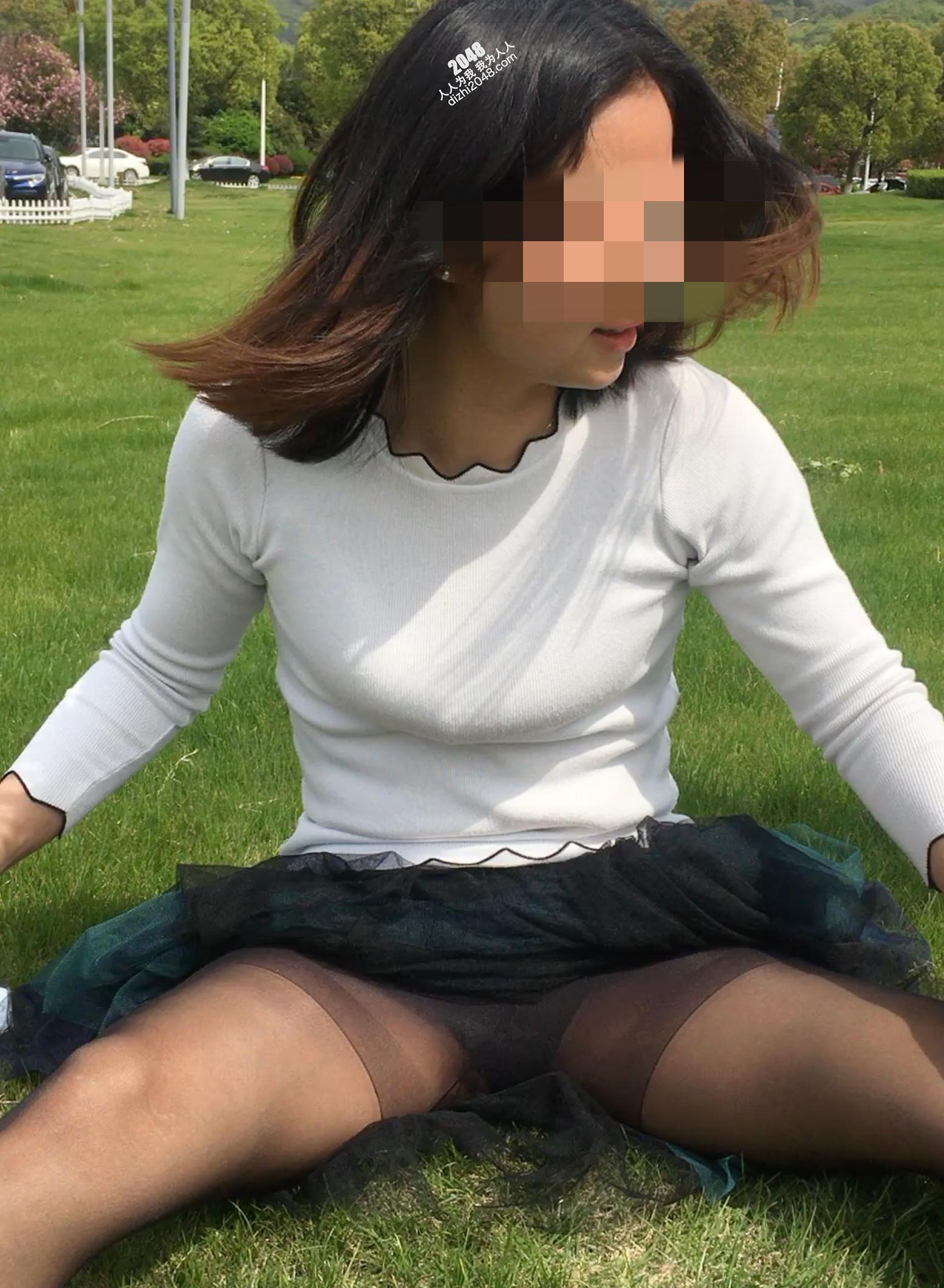 骚妻透视装露出，真空展示大乳晕[19P]