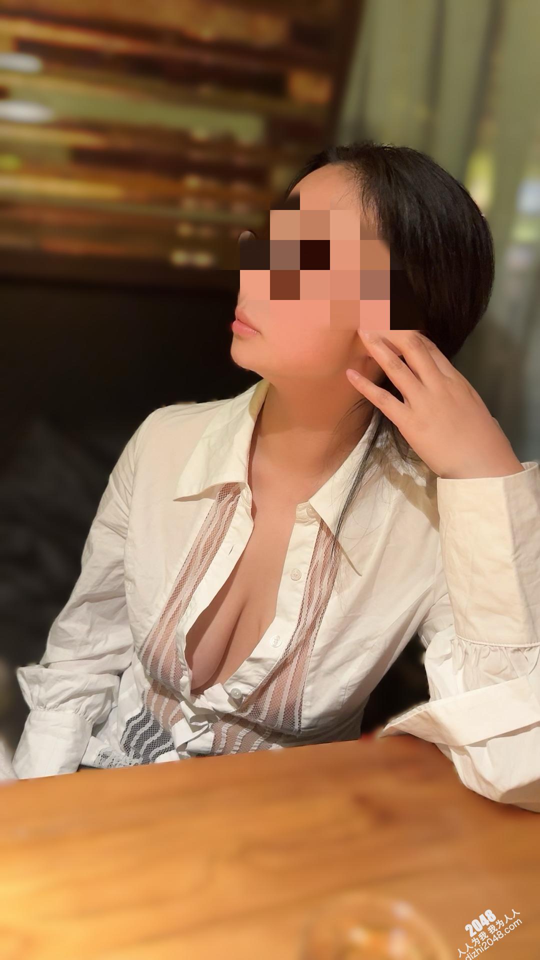 骚妻透视装露出，真空展示大乳晕[19P]