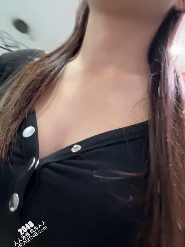 战袍小少妇[30P]