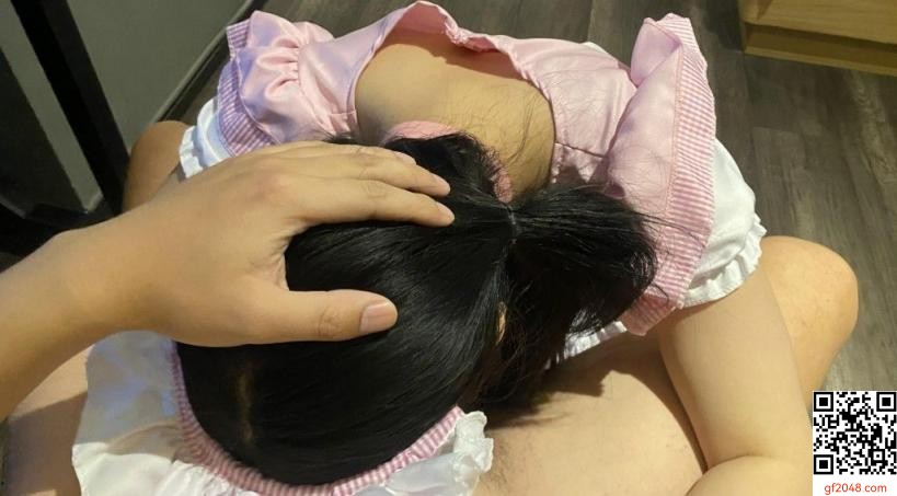 极品身材大奶萝莉女大[20P]