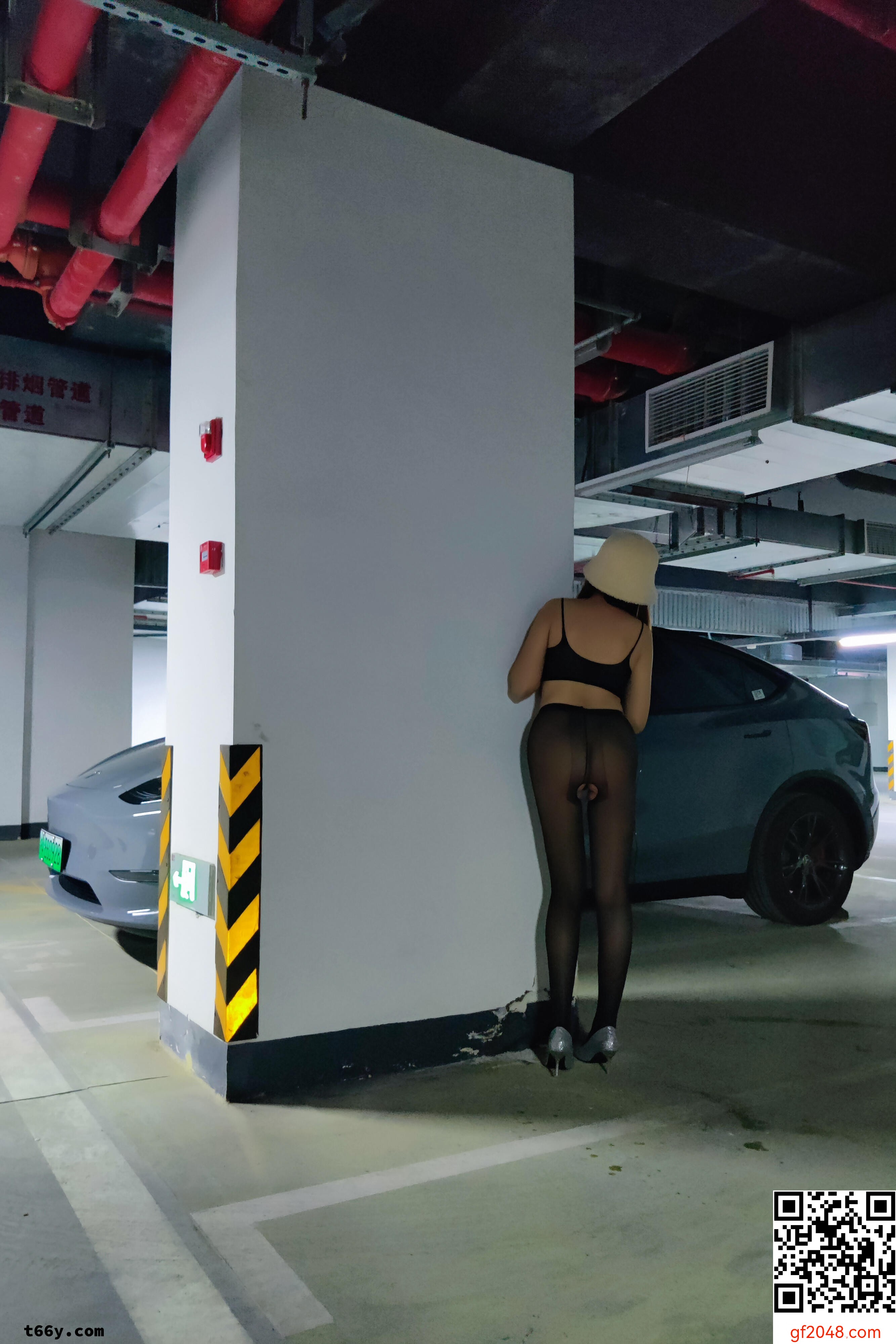 [原创]娇妻的大长腿之地下车库+男厕所双重露出刺激，最后回家内射！另寻单男！[48P]