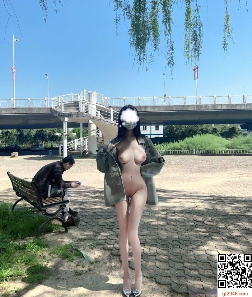 [自拍] 蜂腰妹 喜愛外露  (16P)