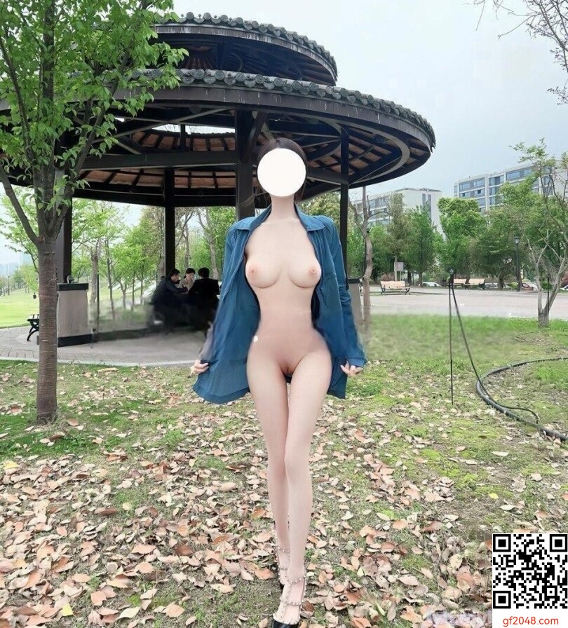 [自拍] 蜂腰妹 喜愛外露  (16P)