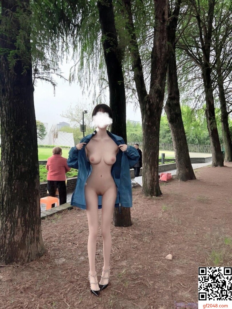 [自拍] 蜂腰妹 喜愛外露  (16P)