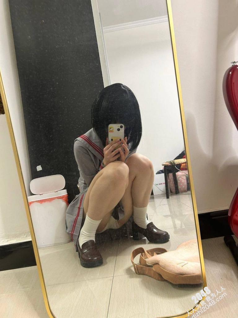 纤细身材可爱风美少女【30p】