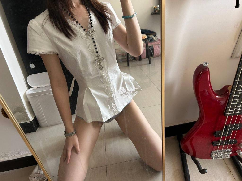 纤细身材可爱风美少女【30p】