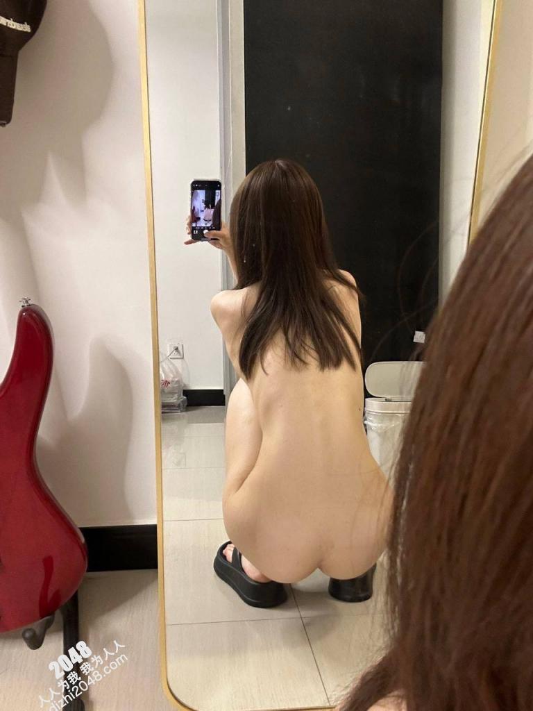 纤细身材可爱风美少女【30p】
