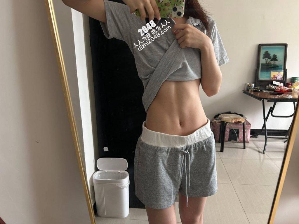 纤细身材可爱风美少女【30p】