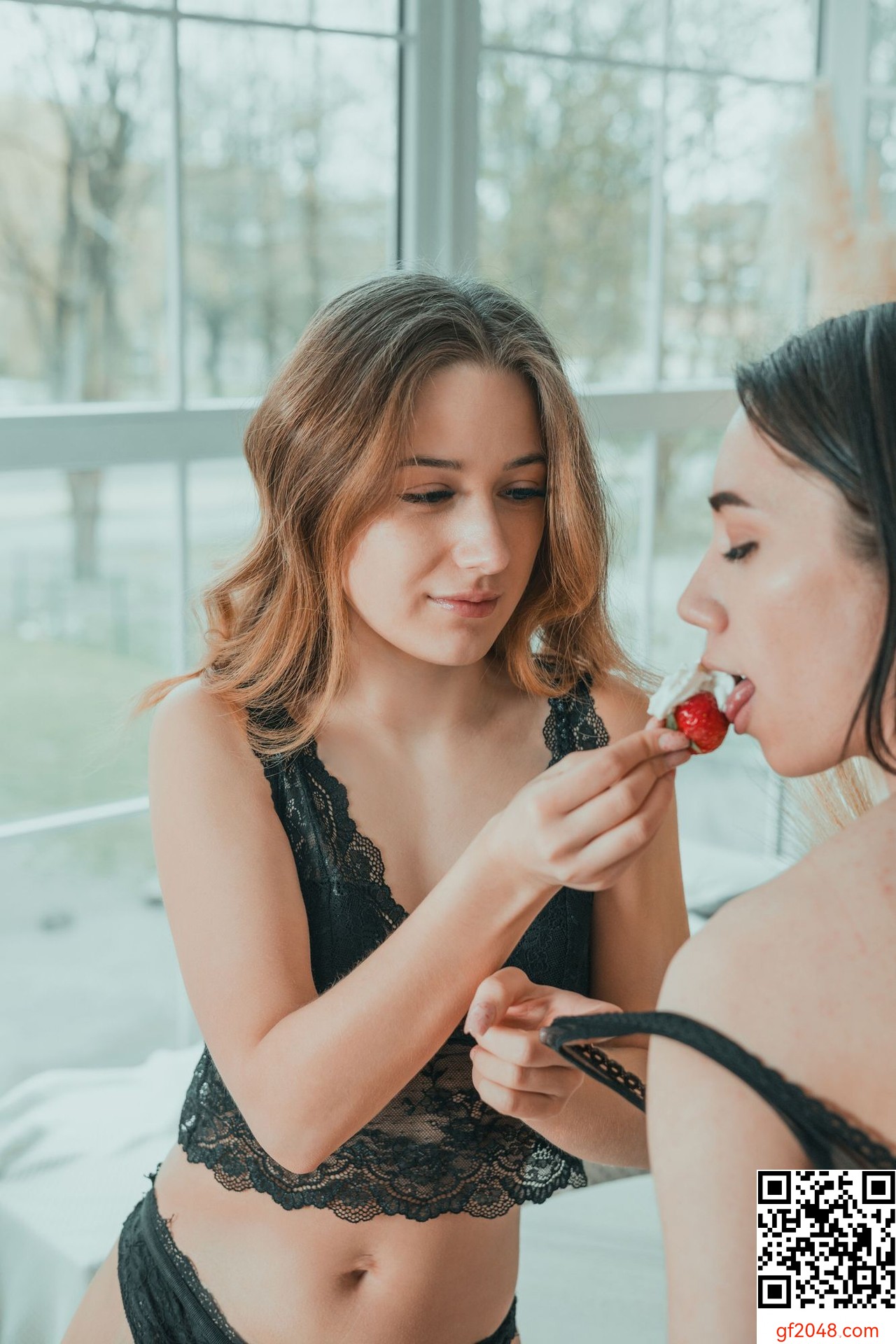 [SexArt] Afina Ray & Yeva - Peaches And Cream - 102P