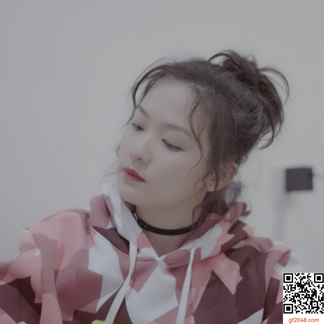 最淫素人母狗，撐開陰道給網友欣賞  (9P)
