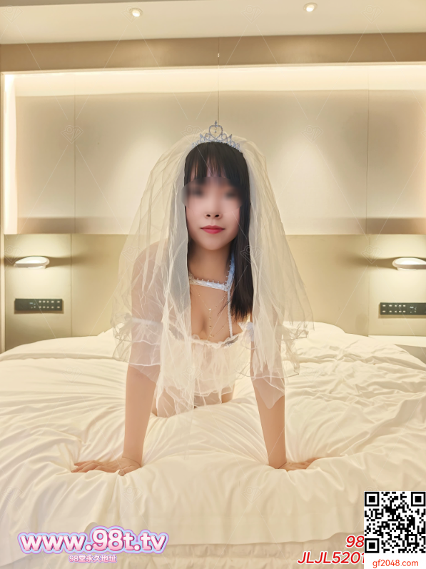 【肥臀淫妻】放荡之旅章①下：反差少妇的性爱日记//高清鲍鱼//震动乳夹//落地窗做爱【50P+3gif+视频+手势验证】