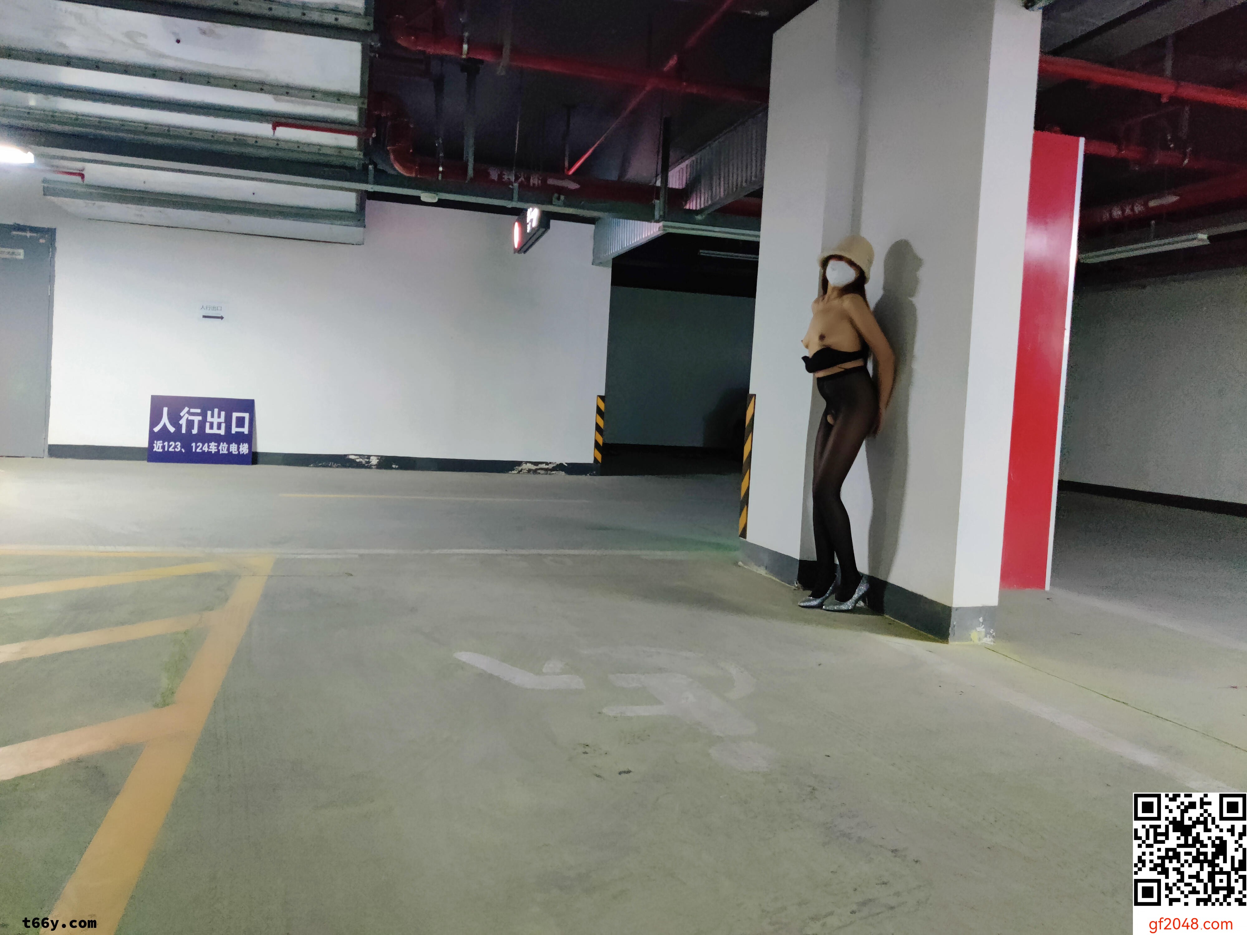 [原创]娇妻的大长腿之地下车库+男厕所双重露出刺激，最后回家内射！另寻单男！[48P]