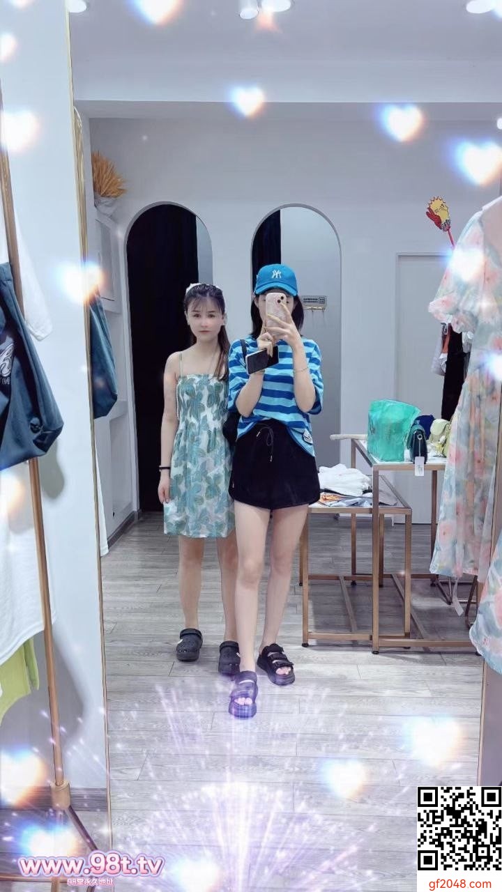 男人最爱的两种女人之一：拥有少女感的漂亮少妇  女仆肥臀+JK 配合而又懂情趣 羞涩而又明艳动人 生活照清纯的感觉拉满【56P+生活照】