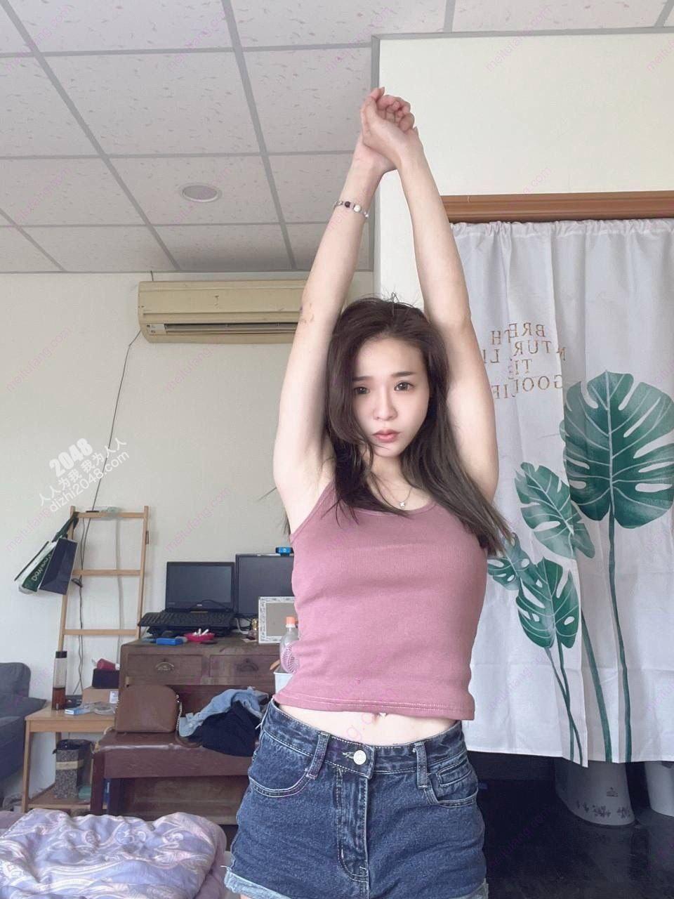 长相普通，但是很敢秀的小妹【23P】