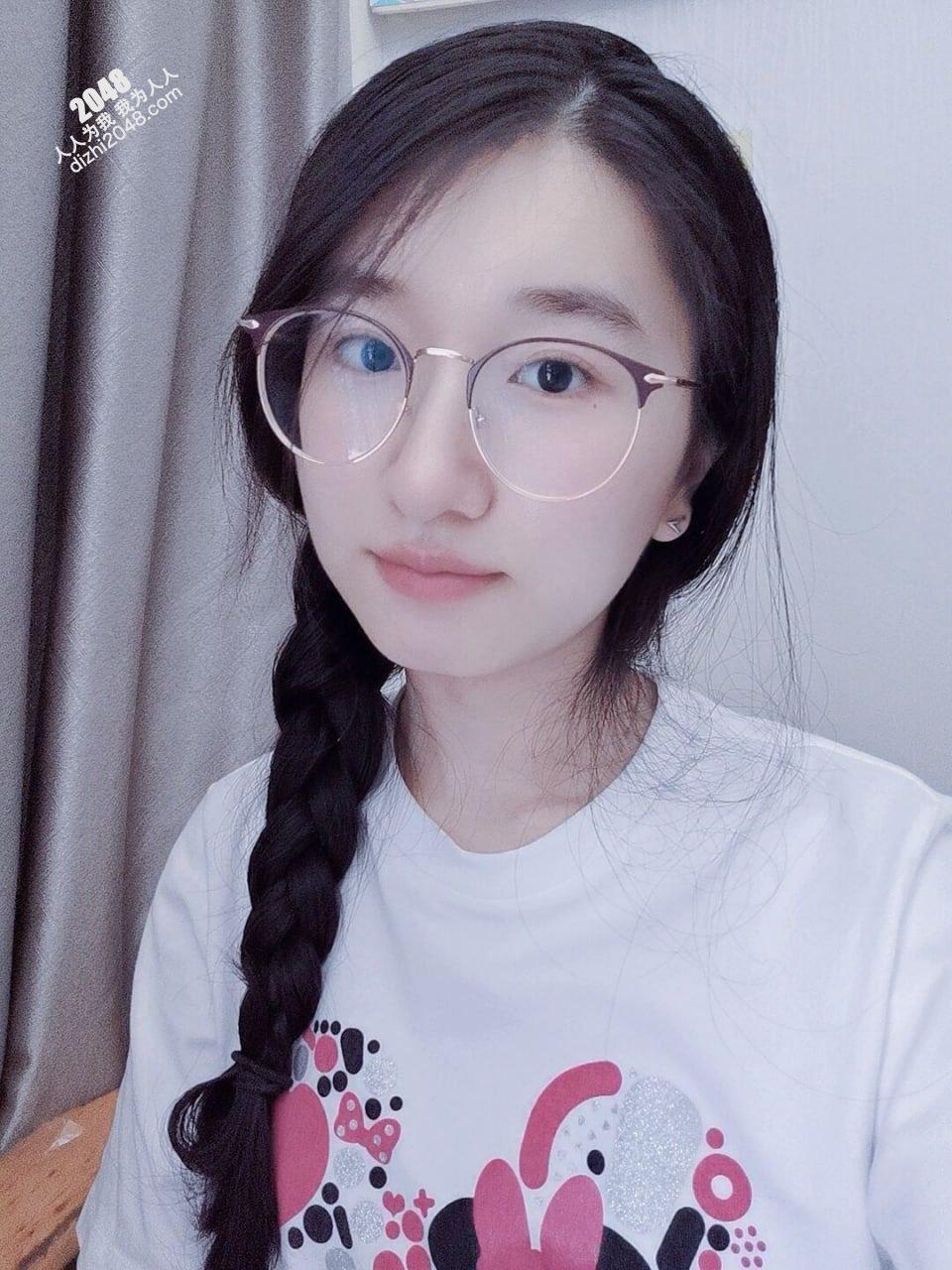 长相普通，但是很敢秀的小妹【23P】