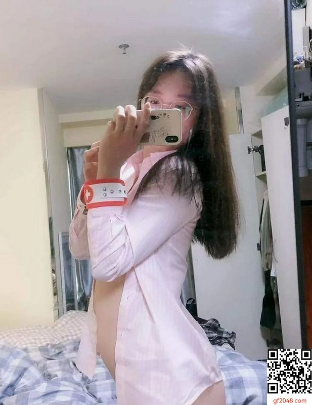 粉嫩眼鏡騷貨，騷穴確實嫩  (12P)