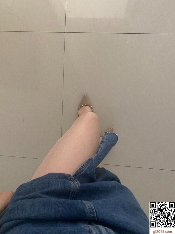 不愛穿內褲的人妻  (17P)
