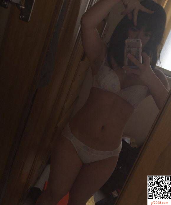 鮮嫩美少女愛自拍  (18P)