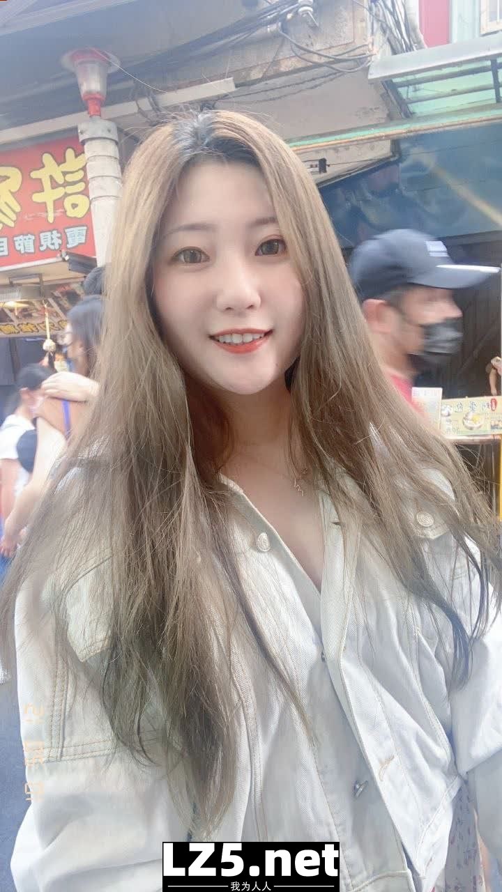 騷騷肉肉妹子  (14P)