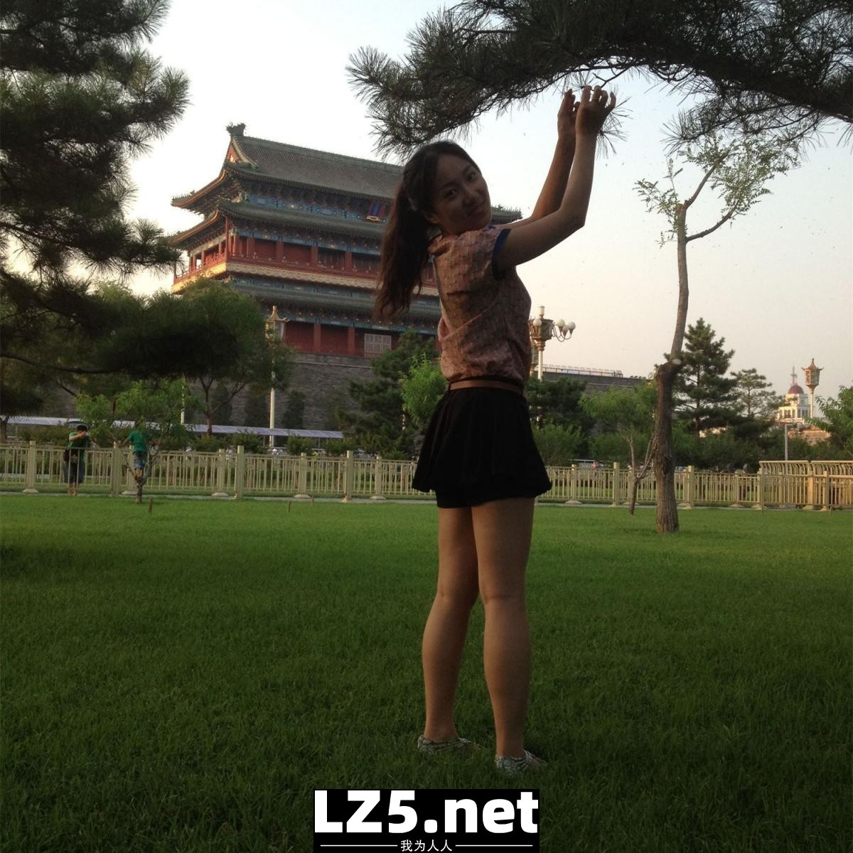 一个30岁的大屁股少妇，在自己就可以拿玩具玩穴了，非常值得偷情的极品反差婊[233P]