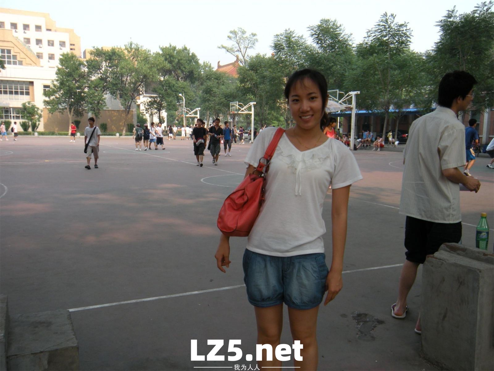 一个30岁的大屁股少妇，在自己就可以拿玩具玩穴了，非常值得偷情的极品反差婊[233P]