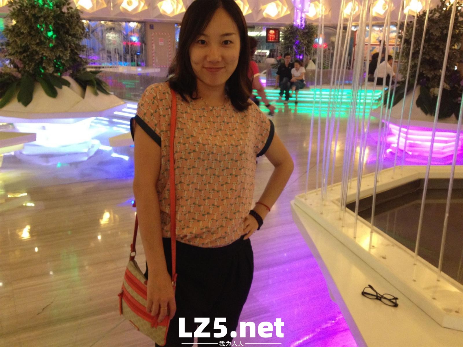 一个30岁的大屁股少妇，在自己就可以拿玩具玩穴了，非常值得偷情的极品反差婊[233P]