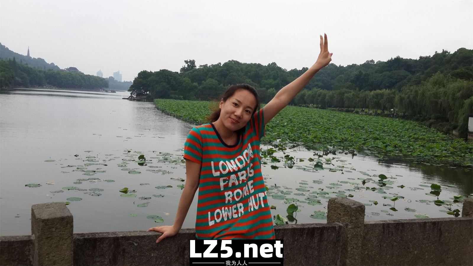 一个30岁的大屁股少妇，在自己就可以拿玩具玩穴了，非常值得偷情的极品反差婊[233P]