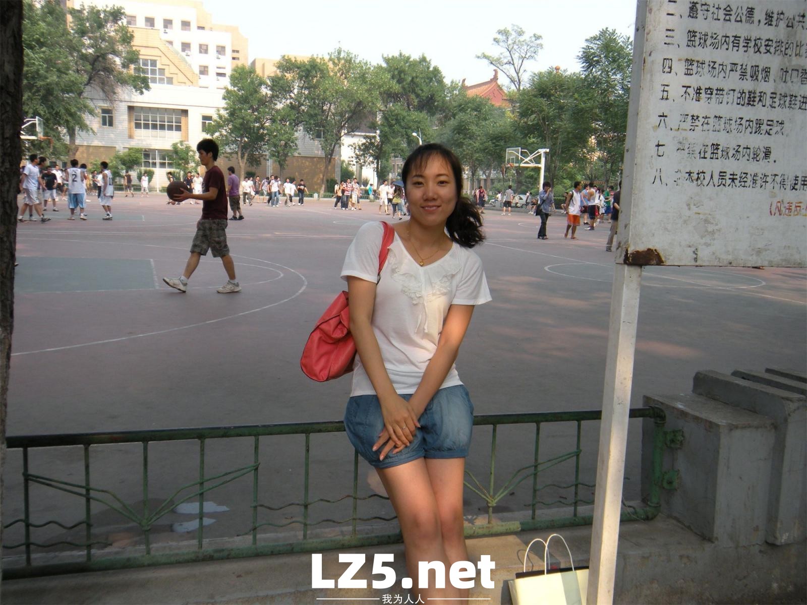 一个30岁的大屁股少妇，在自己就可以拿玩具玩穴了，非常值得偷情的极品反差婊[233P]